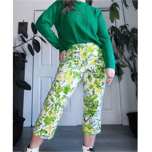 𝅺VINTAGE Lime White Yellow Print Capris - Picture 2 of 6